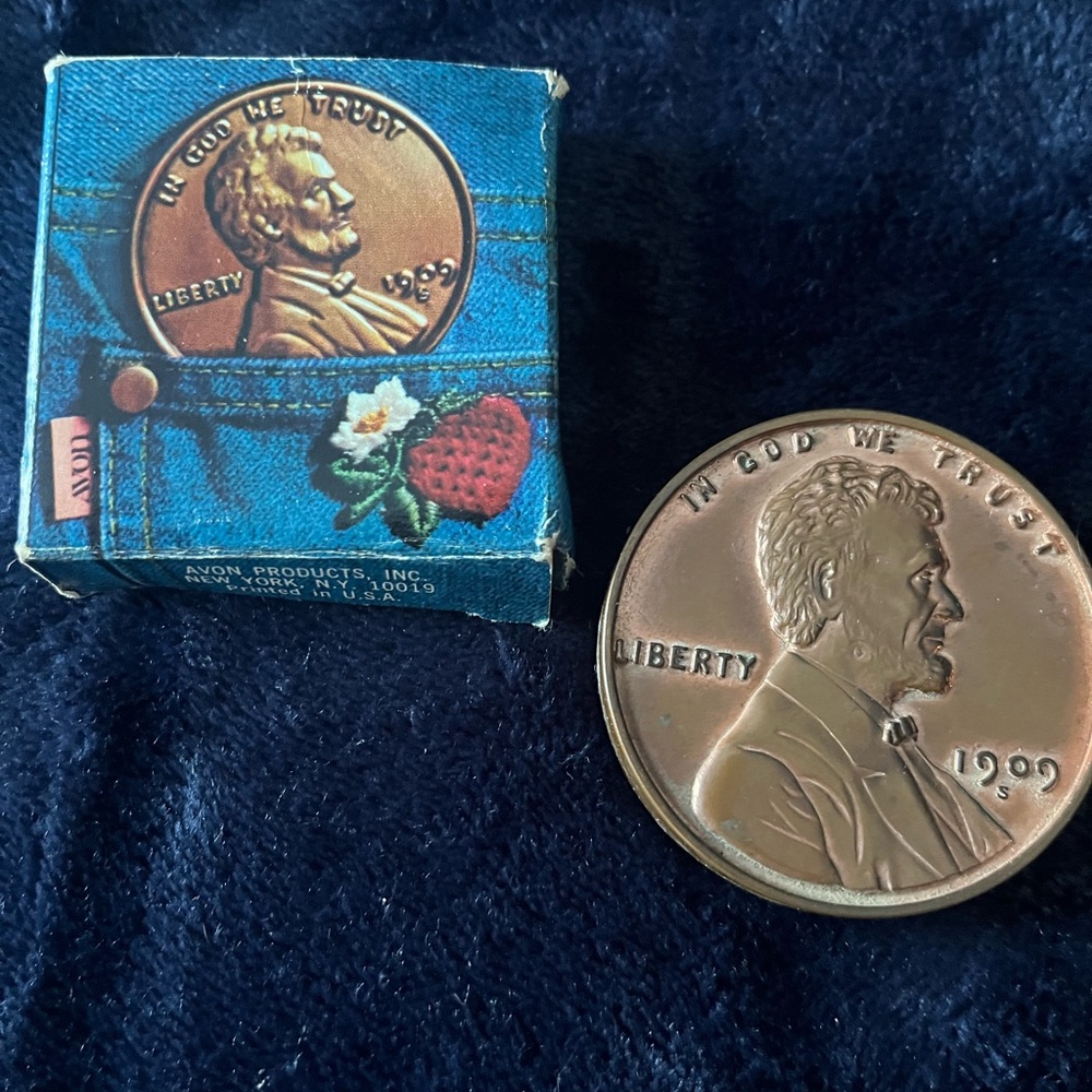 Avon Vintage Lucky Penny lip gloss